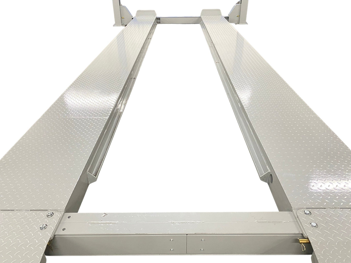 Triumph NTR-32 32,000 lb 4 Post Auto Lift