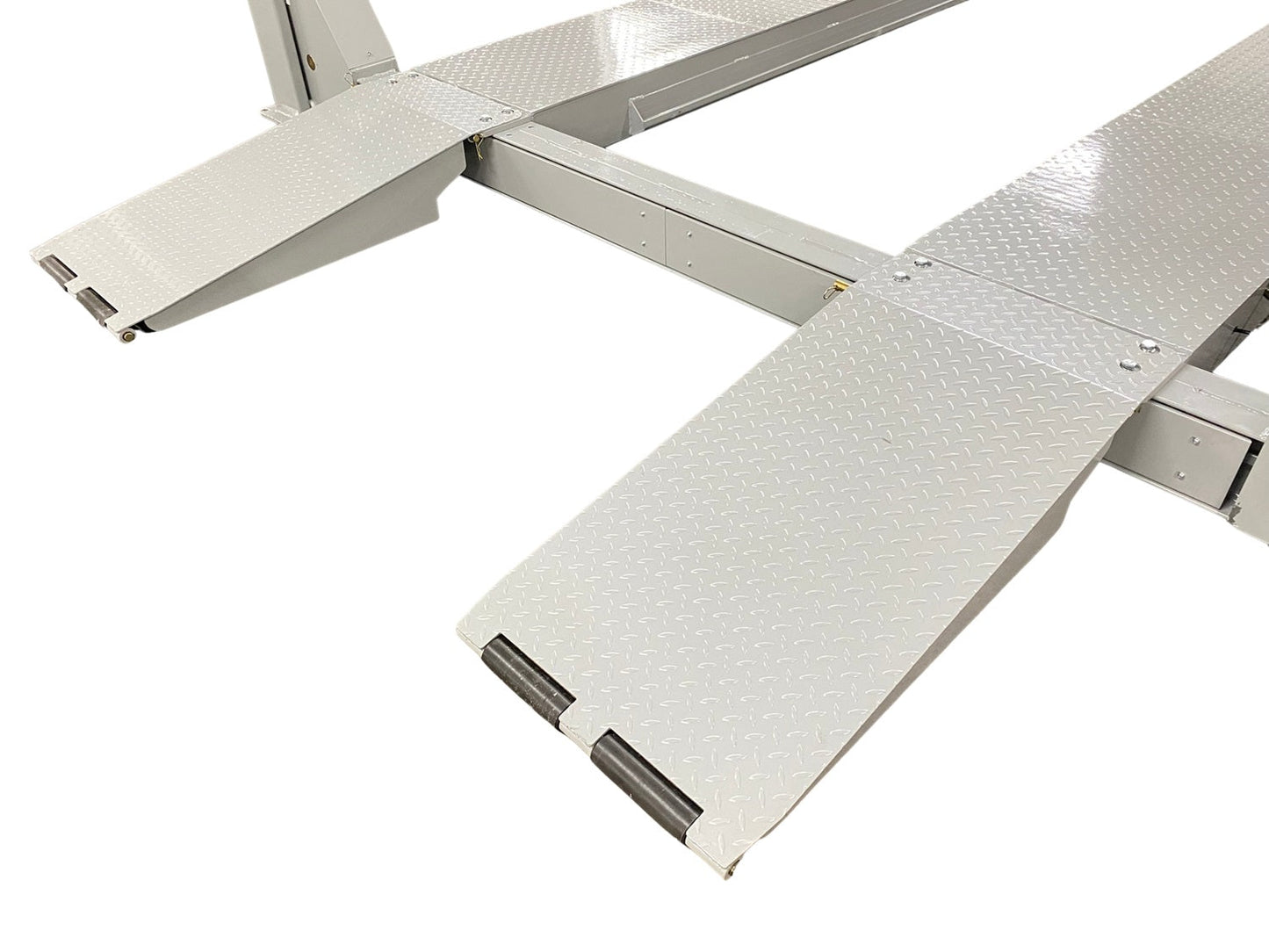 Triumph NTR-32 32,000 lb 4 Post Auto Lift